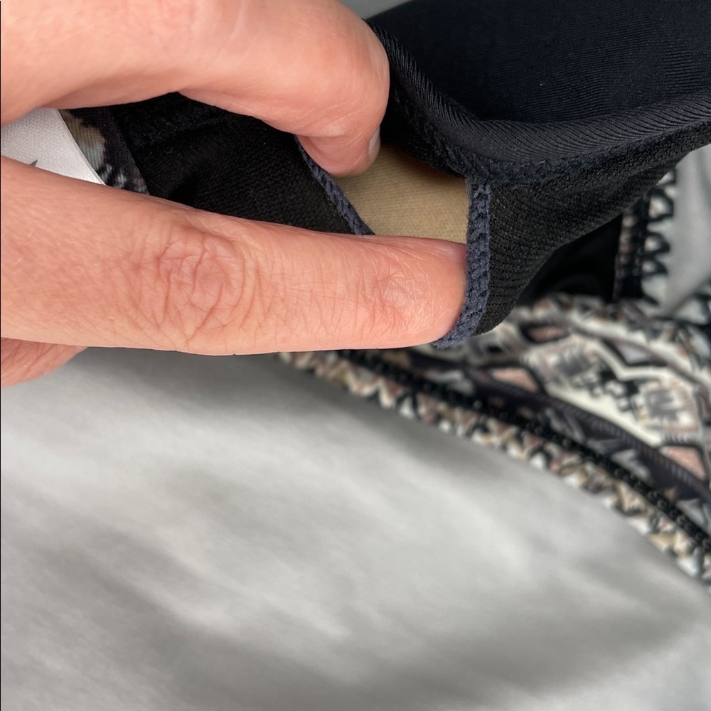 Athleta Like New Black Aztec Patterned Bikini Top Adjustable Padding Size Small - Picture 4 of 5